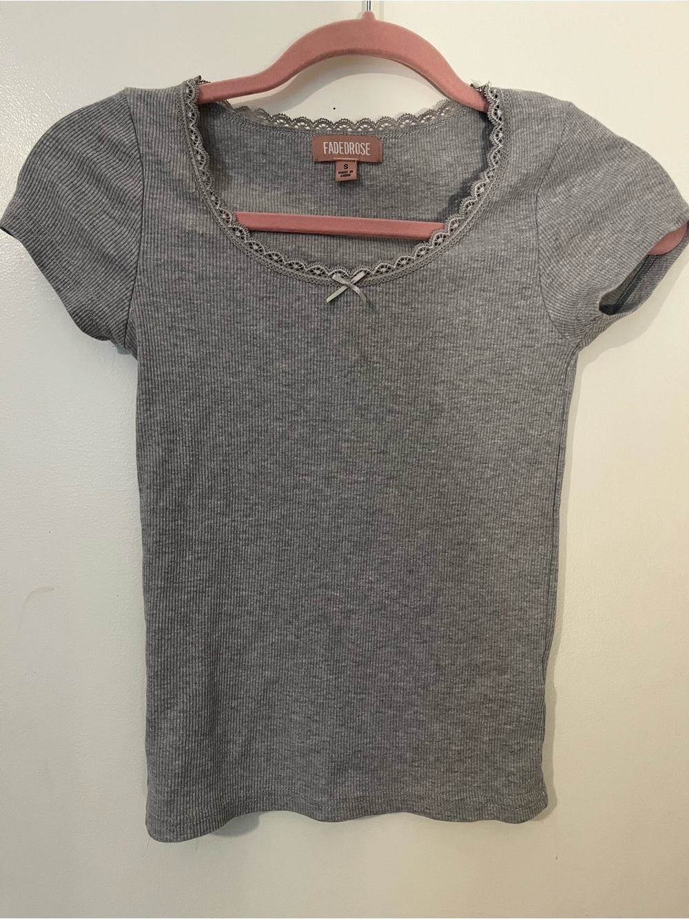 FADED ROSE Gray Ribbed Knit Short Sleeve Lace Bow Cropped Top Women’s S